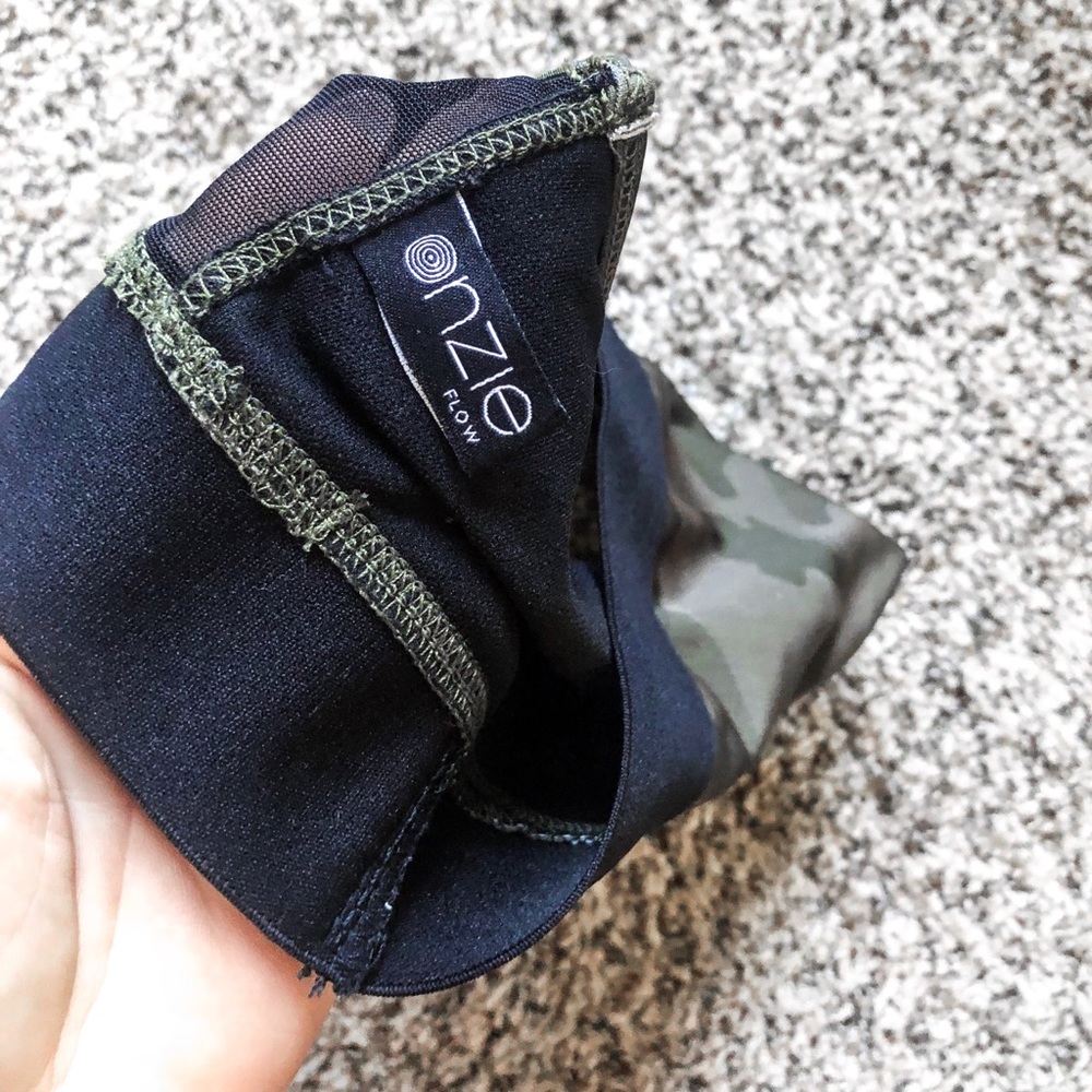 SOLD ONZIE CAMO NWOT bra size S/M - Picture 3 of 4